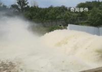 现场:北京十三陵水库提闸泄洪