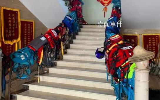 2名救援人员牺牲 最后说把游泳圈套上