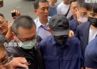 黄子佼被限制出境出海 一举带走电脑手机等证物