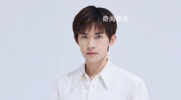 易烊千玺话筒涂鸦 点点星光汇聚希望