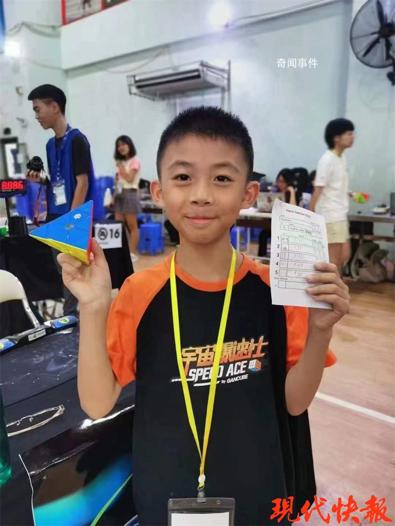 江苏8岁男孩破魔方亚洲纪录 世界排名从38名跃升至第8名