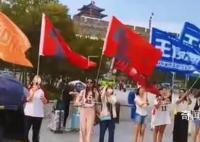 TFBOYS演唱会场馆外围已人山人海 本次实名入场人票证三者需一致