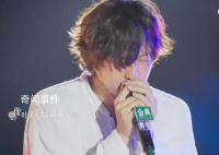易烊千玺同乘舞台首唱是王传君 被俩人的友情打动咯