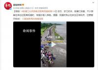 钱塘江涨潮瞬间多位游客被冲倒 观潮时务必在安全区域和点