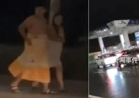 地震后居民避险 有人只裹了床单被子