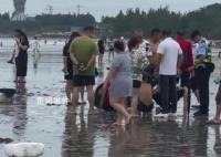 5名学生相约看海被卷入海中3人失联 几艘快艇和摩托艇正在展开搜索