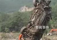 北京门头沟打捞受损车:90%车牌丢失
