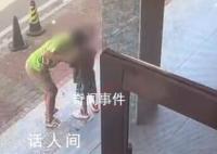 酒店广告牌有房被小孩改成有尸 这究竟是怎么回事