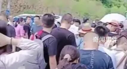 山西一景区游客聚集高喊退票 正在对此事起因进行调查
