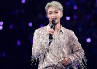 张艺兴演唱会舞蹈动作引争议 引发网络争议
