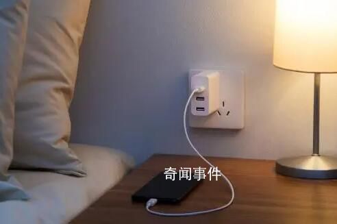 睡在充电的iPhone旁有爆炸风险 苹果发出警告