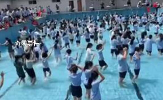 浙江一学校的军训是集体摸鱼 让学生们在紧张的军训中体验到了乐趣与快乐