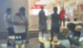 女子当街跪求男子还钱为父亲治病 这一幕让人气愤