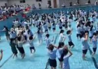 浙江一学校的军训是集体摸鱼 让学生们在紧张的军训中体验到了乐趣与快乐