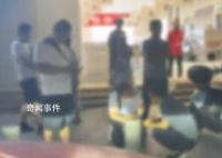 女子当街跪求男子还钱为父亲治病 这一幕让人气愤