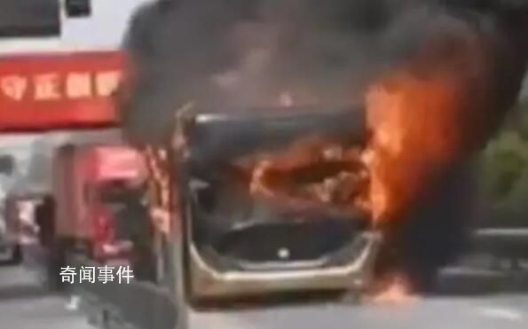 南京一公交车起火致2死5伤 起火原因为一乘客携带的锂电池电瓶自燃造成