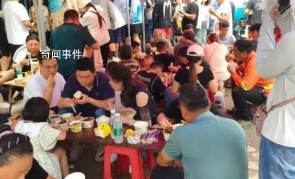 合肥“10元吃35个菜”摊主暂时关门