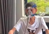 72岁老人边吸氧边坚持打麻将 父亲开心最重要