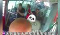 大爷坐大巴车被弹起6次 多处骨折