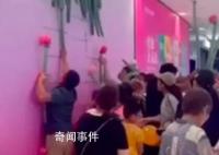 女子在朋友家中纵火身亡 损失谁来赔