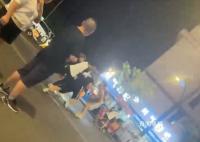 男子和女网友吃饭遭围殴被捅身亡 案件当地警方正在进一步办理中