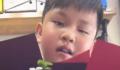 男孩攒钱替去世爸爸买花送妈妈 网友：是懂事的小暖男