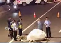 洛阳白色不物体系农用氯化铵 视频在社交平台引发热议