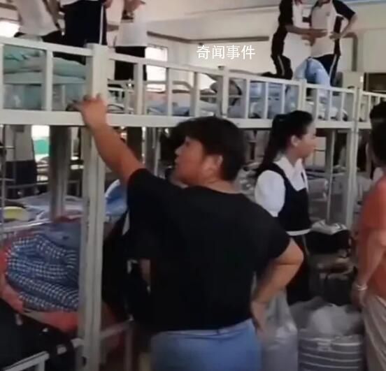 学校回应宿舍床铺紧挨无缝隙 河南禹州市韩城中心学校因宿舍床铺摆放问题引发争议