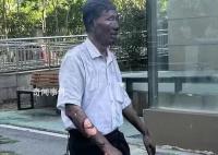 70岁保安冲入火场救火被灼成“雕像”