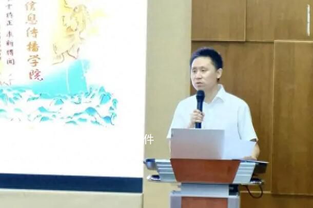 华科新闻学院院长回应张雪峰言论 读大学绝不仅仅只是为了找一份工作