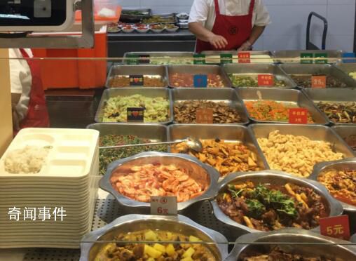 高校食堂推2元套餐 有荤有素有温暖
