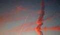 气象专家科普上海上空现不明飞行物 像是飞机的尾迹云
