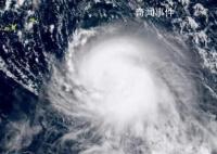 福州暴雨 消防车救援途中坠河