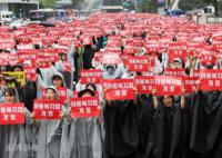 韩国20万名教师首尔街头抗议 教师们争取维权的呼声越来越高