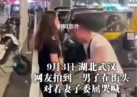 男子指责妻子出轨疯狂捶打自己头部 情绪十分激动
