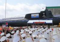 朝鲜首艘核攻击潜艇下水 金正恩鼓掌