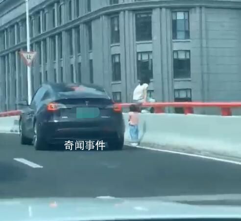 女子带女儿想跳高架?警方:已劝离