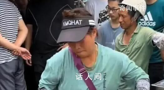 10元盒饭姐流泪称不想再坚持 有人带碗带盆来直接把菜端走