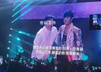 成龙周杰伦合唱千里之外 全场尖叫不断