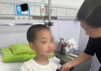 男童撑伞从26楼跳下后生还 简直是个奇迹