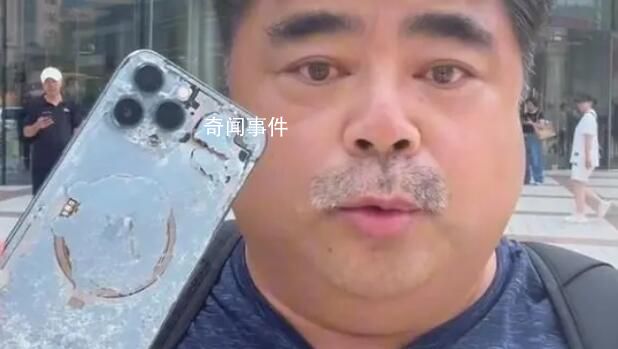演员刘金拒绝展示iPhone购买记录 怒摔iPhone引起网友热议
