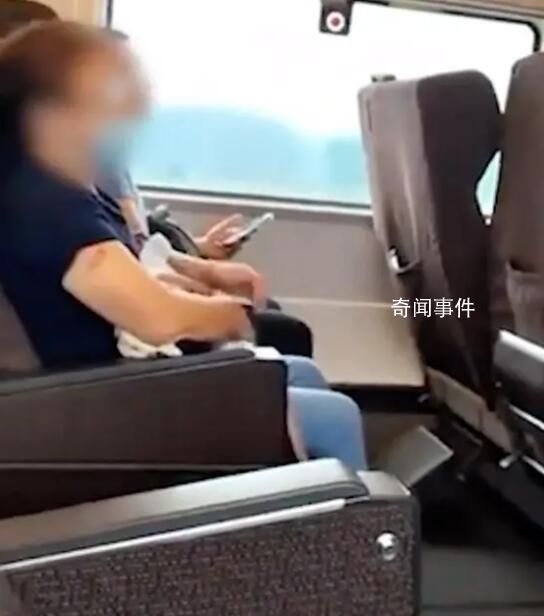 两老人高铁霸座反骂乘警什么东西 你是为我们服务的我们是缴税养你们的