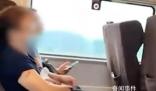 两老人高铁霸座反骂乘警什么东西 你是为我们服务的我们是缴税养你们的