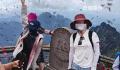 黄山景区回应“飞虫冲脸” 多到眼睛都睁不开