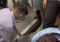 上海地铁又现乘客被卡事件 所幸乘客并无大碍