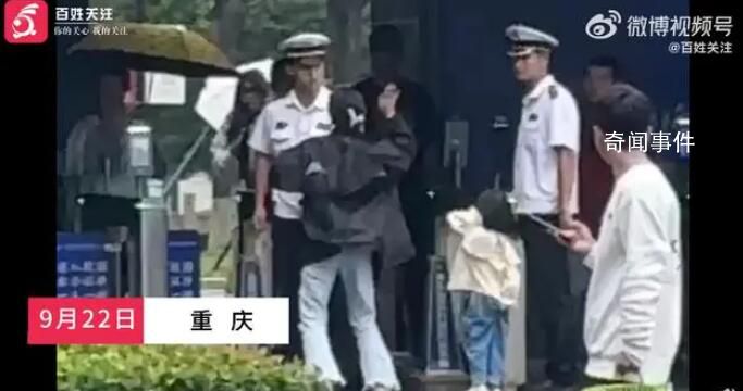 保安被女子扇耳光后拎其脖子猛摔在地 具体情况还在调查中