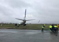 一架客机在俄罗斯降落时冲出跑道 事故没有造成人员伤亡