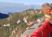 泰山景区回应环卫工扔垃圾下山 后续将展开垃圾捡拾工作