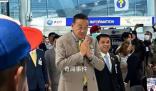 泰国总理机场迎接中国游客 永远欢迎中国家人们