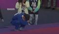 中国台北运动员夺金抱头哭泣 观众纷纷鼓掌致敬